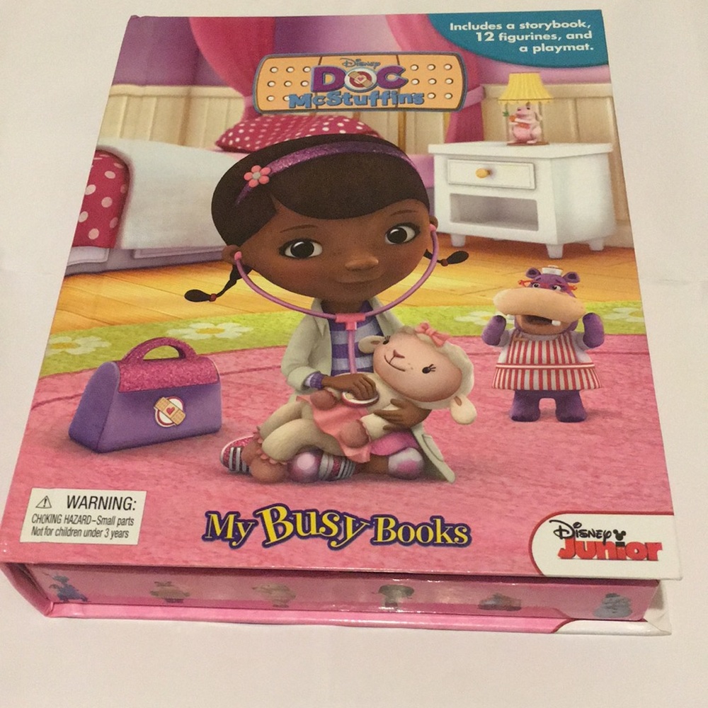 Doc McStuffins my busy book w/playmat & figurines